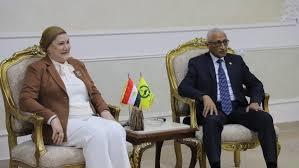 رئيسة القومي للطفولة والأمومة تبحث مع محافظ شمال سيناء تعزيز دعم الأطفال وتمكين الفتيات