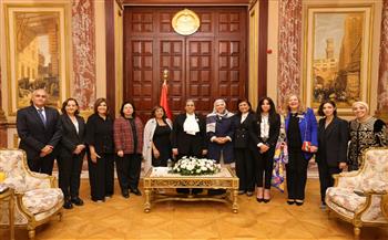 المستشارة أمل عمار تهنئ المستشار عصام الدين فريد بتوليه رئاسة مجلس الشيوخ    