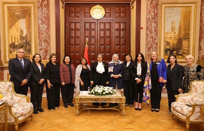 المستشارة أمل عمار تهنئ المستشار عصام الدين فريد بتوليه رئاسة مجلس الشيوخ    