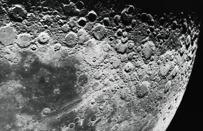 شاهد.. مشاهد نادرة لاصطدام نيازك ساطعة بسطح القمر