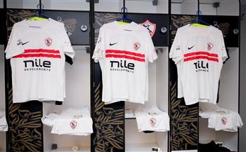 السوبر المصري.. قمصان الزمالك تزين استاد آل نهيان يتزين قبل مباراة بيراميدز