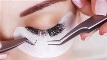 احذرن..الرموش الصناعية مدمرة للعين