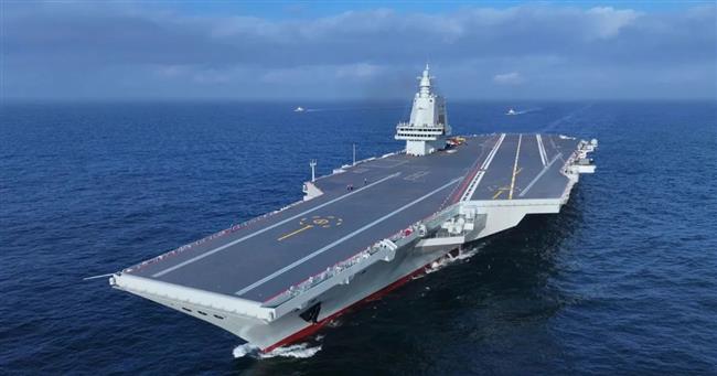 الصين تدشّن أحدث حاملة طائرات لتعزيز قوتها البحرية