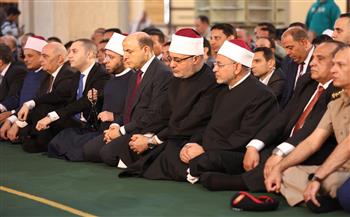 وزير الأوقاف والمفتي ومحافظ كفرالشيخ يؤدون صلاة الجمعة بمسجد «الدسوقي» 