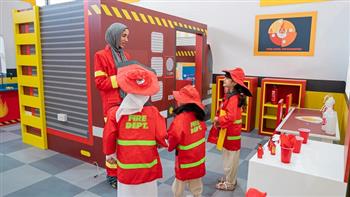 ريادة مسرحية نسائية تُلهم الأجيال.. وأطفال يصوغون قصصهم بأيديهم في "الشارقة الدولي للكتاب"