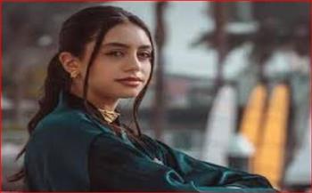 التوتر يسيطر على علاقة ياسمينا العبد بوالديها في مسلسل "ميد تيرم"