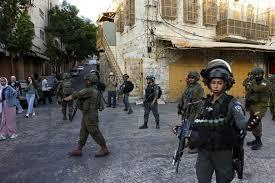 الاحتلال الإسرائيلي يقتحم بلدات وقُرى في رام الله وجنين ويحوّل منازل إلى ثكنات عسكرية