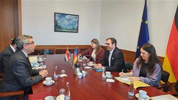 سفير مصر ببرلين يبحث مع وزير الدولة بالخارجية الألمانية سبل تعزيز العلاقات الاقتصادية 