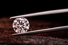 بوتسوانا وأنجولا تتنافسان للسيطرة على عملاق الألماس "دي بيرز"