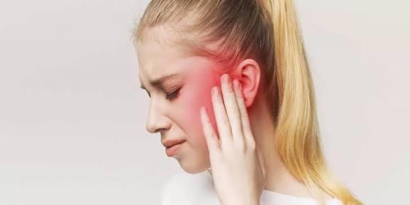 كيف يحدث التهاب الأذن؟  