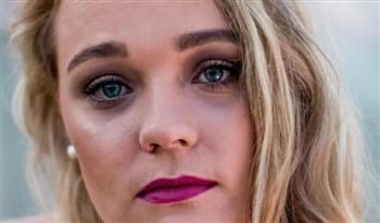 هل تشعرين أن العالم يقف ضدك؟.. إليكِ الأسباب