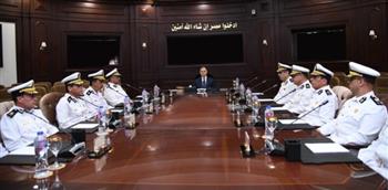 وزير الداخلية يعقد اجتماعًا مع مساعديه لمتابعة خطط تأمين انتخابات مجلس النواب 