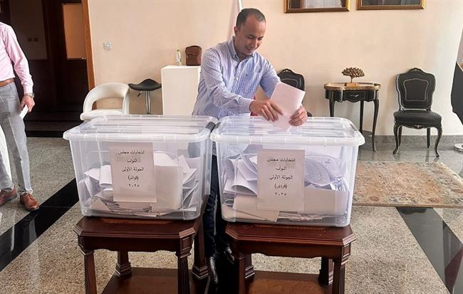 إقبال من المصريين في قطر للتصويت في انتخابات مجلس النواب 2025