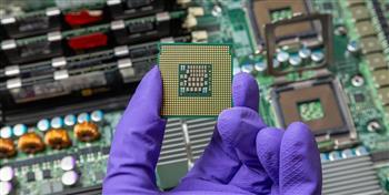 الصين تحث هولندا على استعادة استقرار سلسلة إمداد أشباه الموصلات العالمية