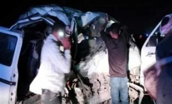 بعد ارتفاع عدد الضحايا.. رفع حطام حادث انقلاب ميكروباص بطريق الكريمات 