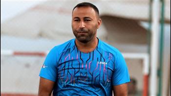 السوبر المصري.. عبد الرؤوف يلقي محاضرة فنية للاعبي الزمالك استعدادًا للأهلي  