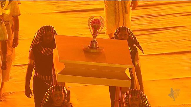 السوبر المصري.. الكأس يدخل أرض الملعب في موكب فرعوني رائع