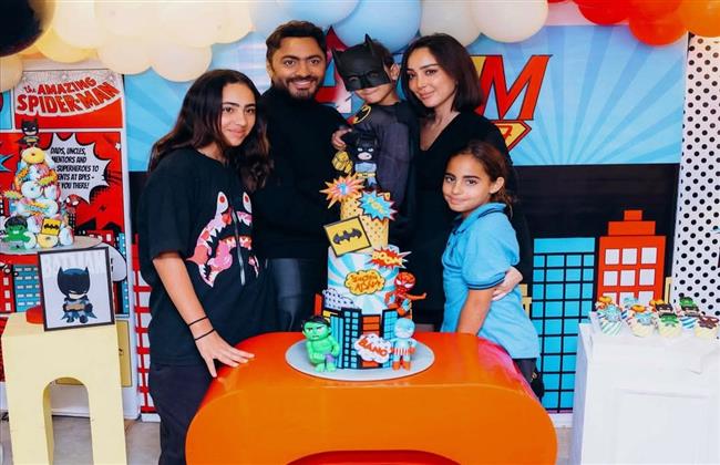 آدم تامر حسني يحتفل بعيد ميلاده على طريقة “باتمان” 