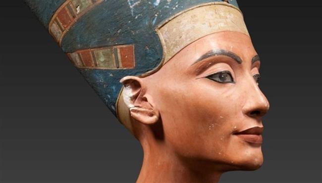 "أريد العودة إلى وطني".. استغاثة من تمثال "نفرتيتي" تهزّ مواقع التواصل (فيديو)