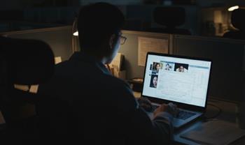 موظف ينتقم من مديره بفضح بياناته المالية وأرقام تليفوناته على الإنترنت