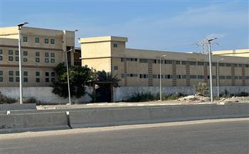 بدء أعمال تركيب كشافات الطاقة الشمسية بطريق جنوب بورسعيد