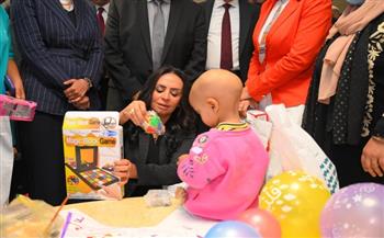 وزيرة التضامن الاجتماعي تلتقي المرضى بمستشفى شفاء الأورمان بمدينة طيبة بالأقصر