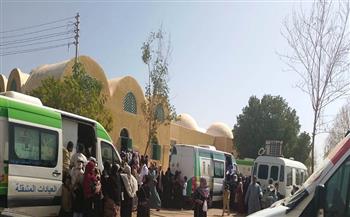 محافظ أسوان: توقيع الكشف الطبي وتقديم العلاج المجانى لـ1382 مواطنًا بمدينة أبو سمبل 