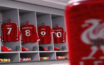 الدوري الإنجليزي.. قمصان ليفربول تزين ملعب الاتحاد قبل مواجهة السيتي| صور  