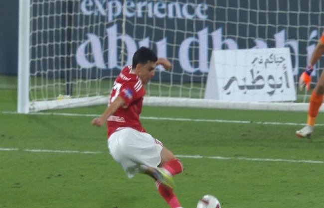 السوبر المصري.. بن شرقي يضع الأهلي في المقدمة أمام الزمالك في شوط أول ساخن