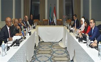 وزير الاستثمار: تعزيز التعاون مع جنوب أفريقيا في مجالات صناعة السيارات وإنشاء مناطق اللوجستية