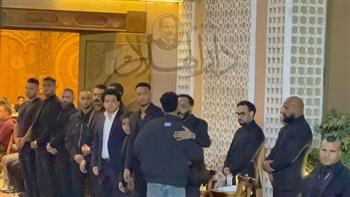 لاستقبال عزاء والدهما.. وصول محمد رمضان وشقيقه إلى مسجد الشرطة بالشيخ زايد