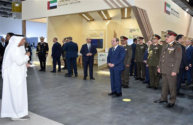 الرئيس السيسي يتفقد أجنحة مصر والإمارات والأردن في معرض «إيديكس 2025»