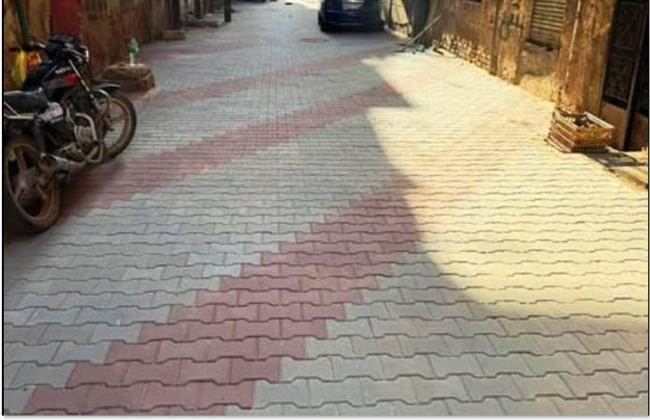 محافظ سوهاج يتابع أعمال تركيب بلاط الإنترلوك بالشوارع الفرعية بمنطقة المخبز الآلي