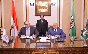 رئيس جامعة القاهرة يشهد توقيع بروتوكول تعاون بين كلية الحقوق وجهاز حماية المنافسة 