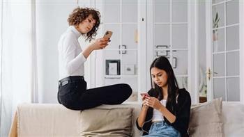 لماذا يتجاهلك البعض لكنهم يتابعونك على وسائل التواصل الاجتماعي؟