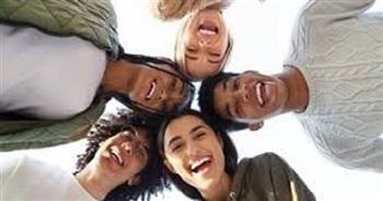 لماذا يفضل ابنك المراهق أصدقاءه عليكِ؟.. خطوات ذكية لتعزيز الروابط الأسرية