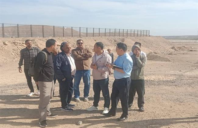 رئيس مدينة سفاجا يتفقد موقع إنشاء مصنع للأسمدة والكيماويات بمنطقة أم الحويطات 