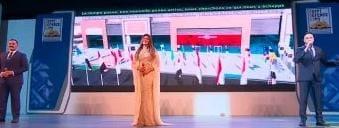 الرئيس السيسي يشاهد أغنية "على طول متجمعين" خلال افتتاح «إيديكس 2025»