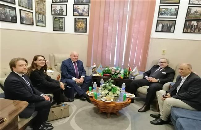 نقيب اتحاد كتاب مصر يستقبل وزير الثقافة الروسي الأسبق 