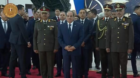 بالفيديو| جولة الرئيس السيسي في معرض الصناعات الدفاعية والعسكرية "إيديكس 2025"