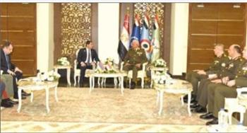 "إيديكس".. وزير الدفاع والإنتاج الحربي ورئيس أركان حرب القوات المسلحة يلتقيان عددًا من قادة الوفود العسكرية