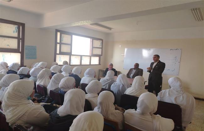 محافظ بني سويف يؤكد أهمية استمرار القوافل الثقافية لتنمية الوعي المجتمعي بالقضية السكانية