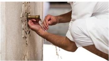 هل يشترط ستر العورة عند الوضوء بعد الاستحمام؟.. أمين الفتوى يجيب