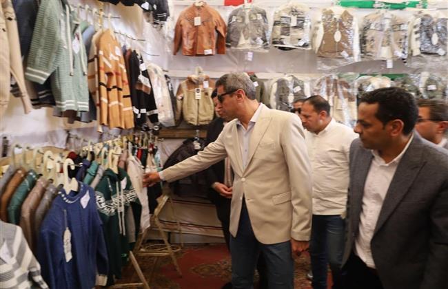 محافظ السويس يفتتح معرض الملابس الشتوي بتخفيضات 35% لخدمة المواطنين