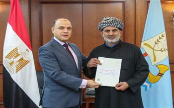 محافظ كفرالشيخ يُسلّم 14 عقد تقنين أراضي أملاك دولة للمستفيدين من المواطنين