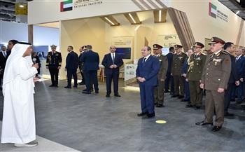 الرئيس السيسي يتفقد أجنحة مصر والإمارات والأردن في معرض «إيديكس 2025»