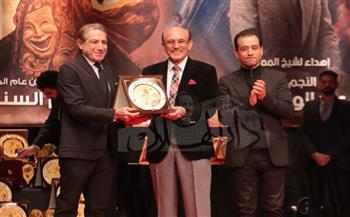 حفل ختام مهرجان آفاق مسرحية بحضور الفنان محمد صبحي| صور