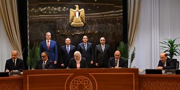 رئيس الوزراء يشهد توقيع اتفاقية تسوية بين عددٍ من الجهات الحكومية وشركة جنوب الوادي للأسمنت