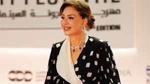 إلهام شاهين تختتم رحلتها في السعودية بأداء مناسك العمرة لروح والدتها