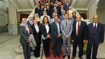 وزيرة التنمية المحلية تزور كلية التجارة بجامعة القاهرة وتلتقي بأعضاء هيئة التدريس والطلاب